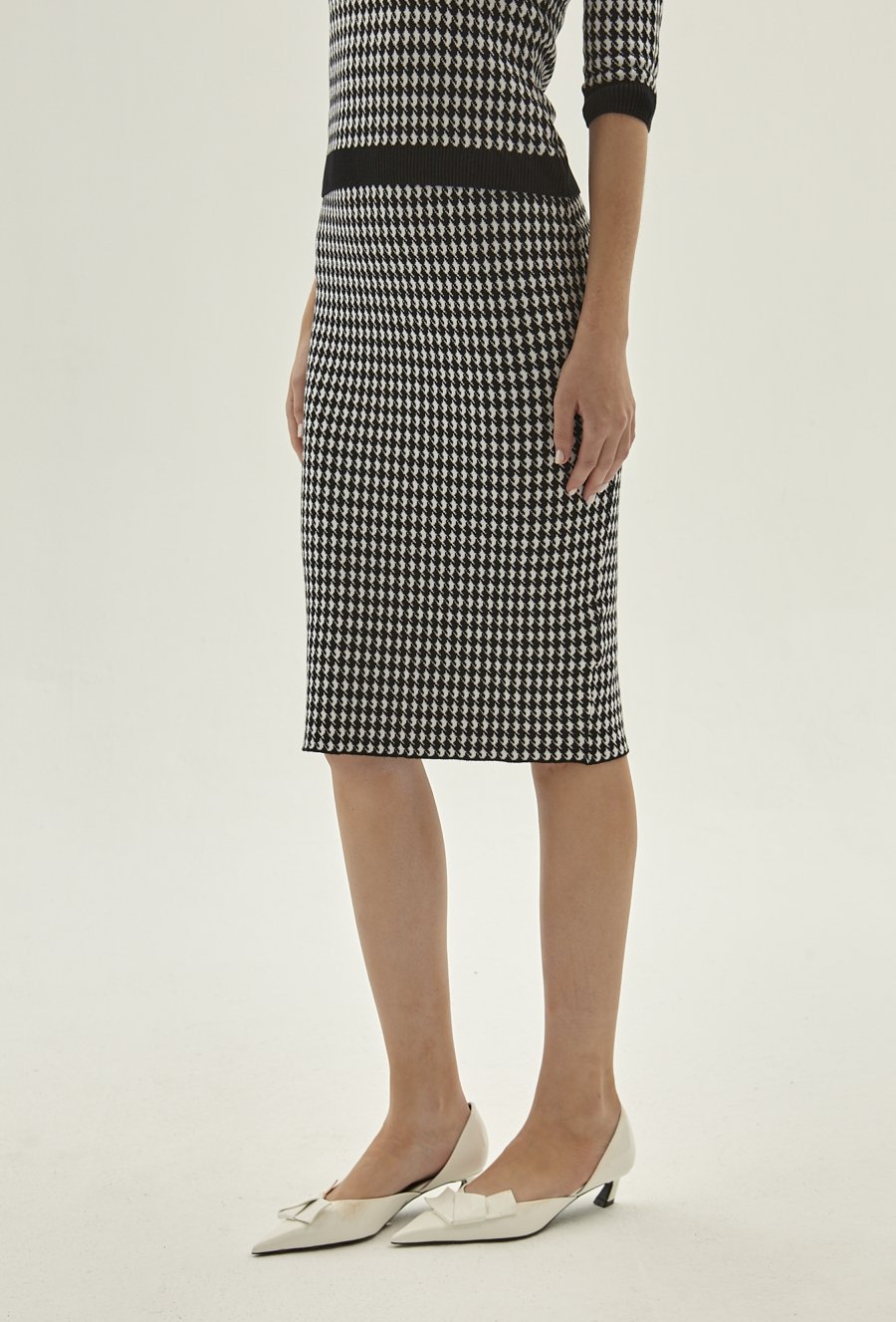 Wiskozowa sp&oacute;dnica w pepitkę