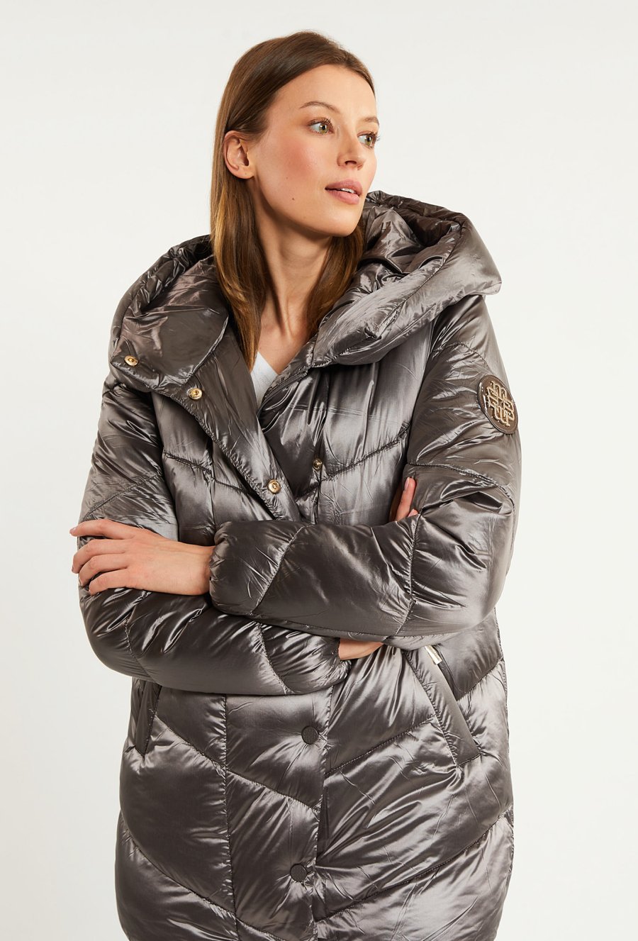 Połyskująca kurtka z wzorem w jodełkę