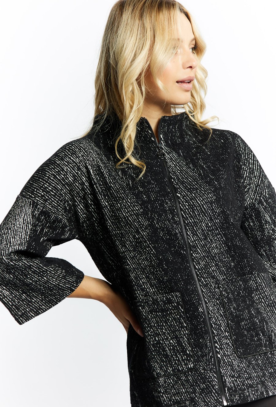 Bluza z wyraźnym tłoczeniem