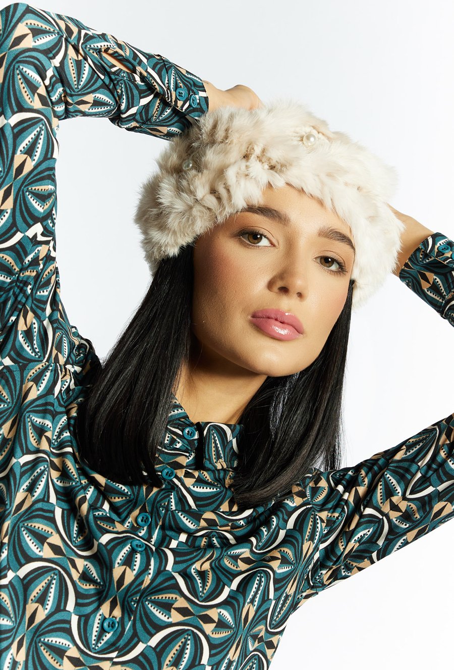 Czapka damska z koralikami