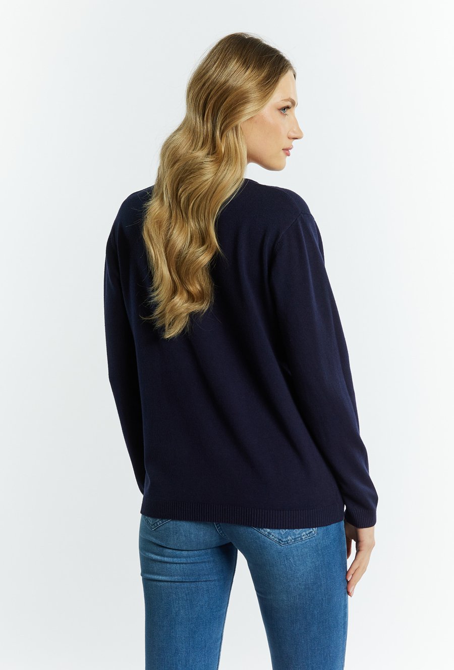 Sweter damski z delikatnym zdobieniem