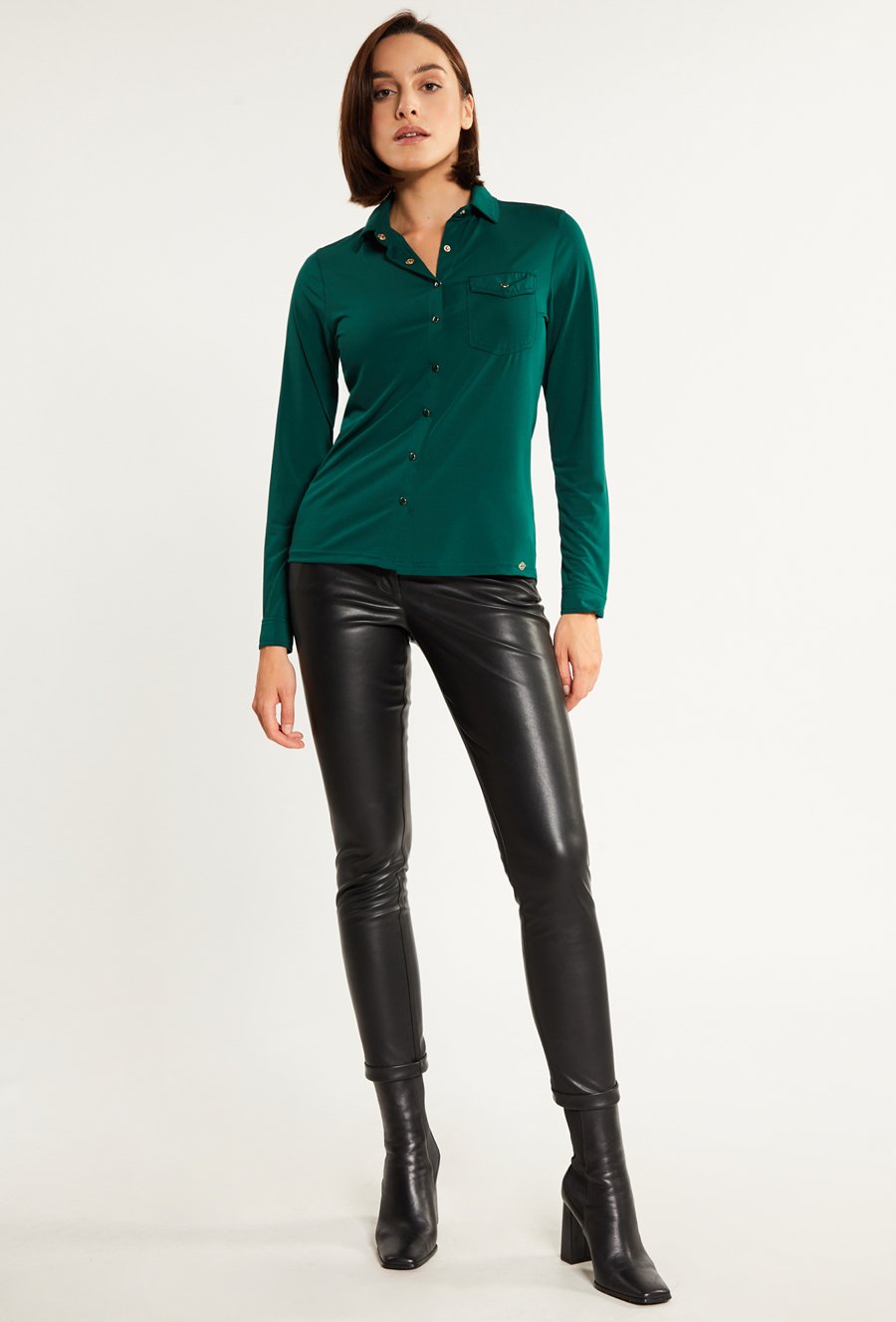 Klasyczna koszulowa bluzka damska