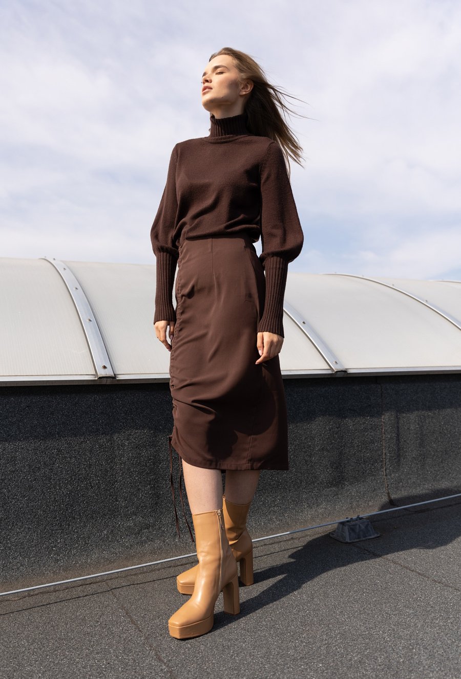 Sp&oacute;dnica midi ze ściągaczem