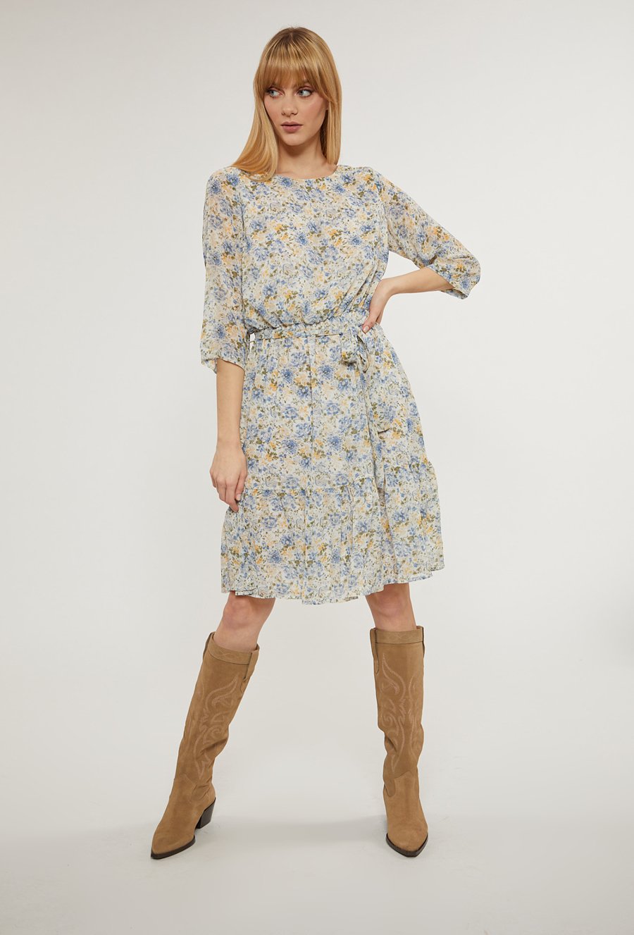 Kr&oacute;tka sukienka w kwiaty