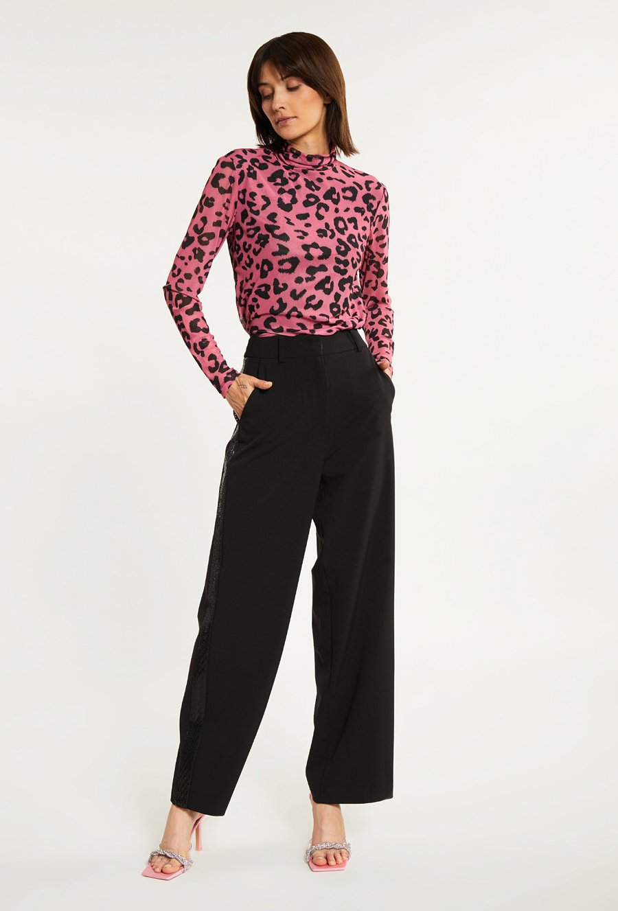 Materiałowe spodnie damskie z cekinami