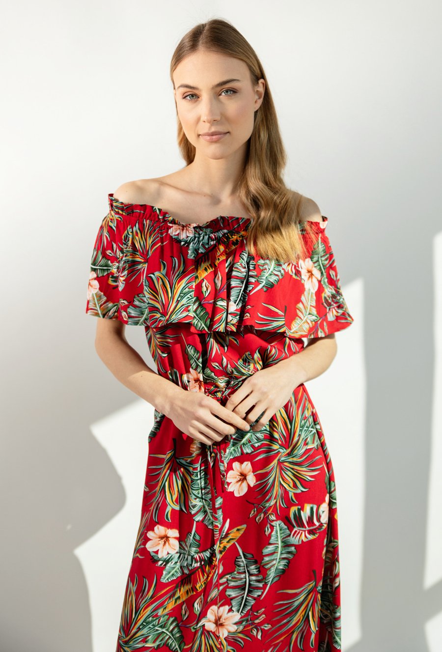 Kwiecista sukienka w stylu carmen