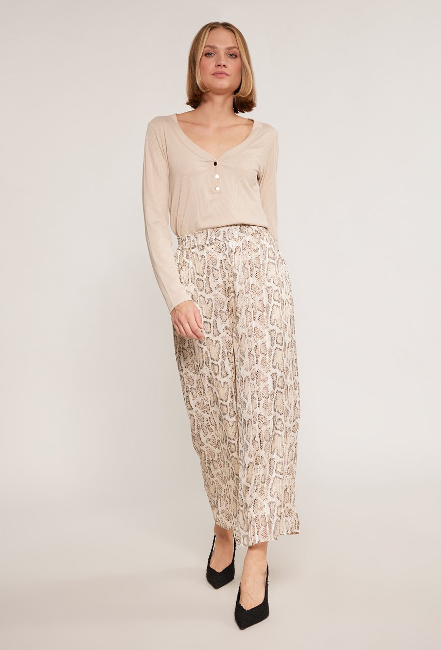 Spodnie w wężowy wz&oacute;r