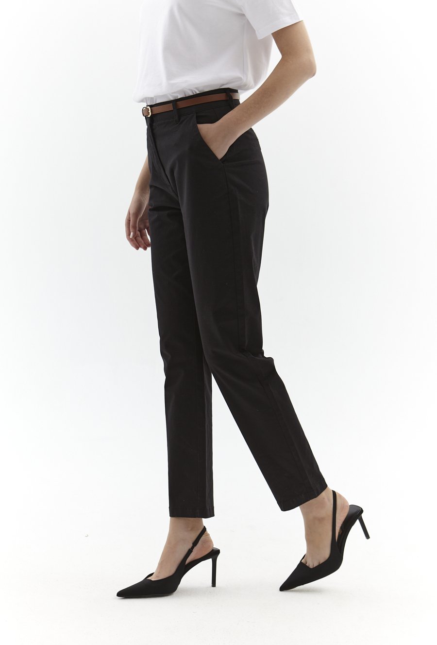 Spodnie typu chinosy z paskiem