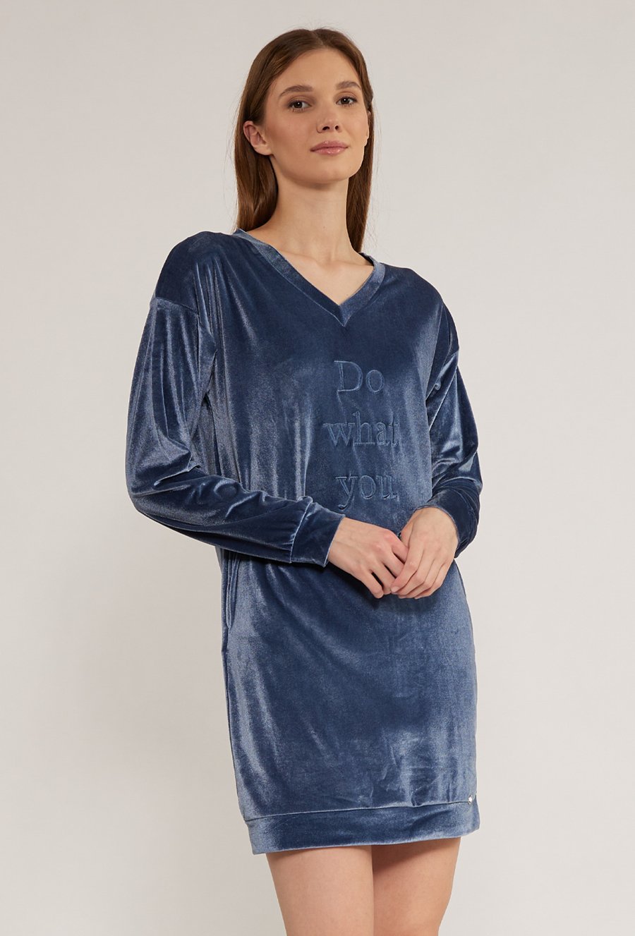 Długa, welurowa bluza z napisem