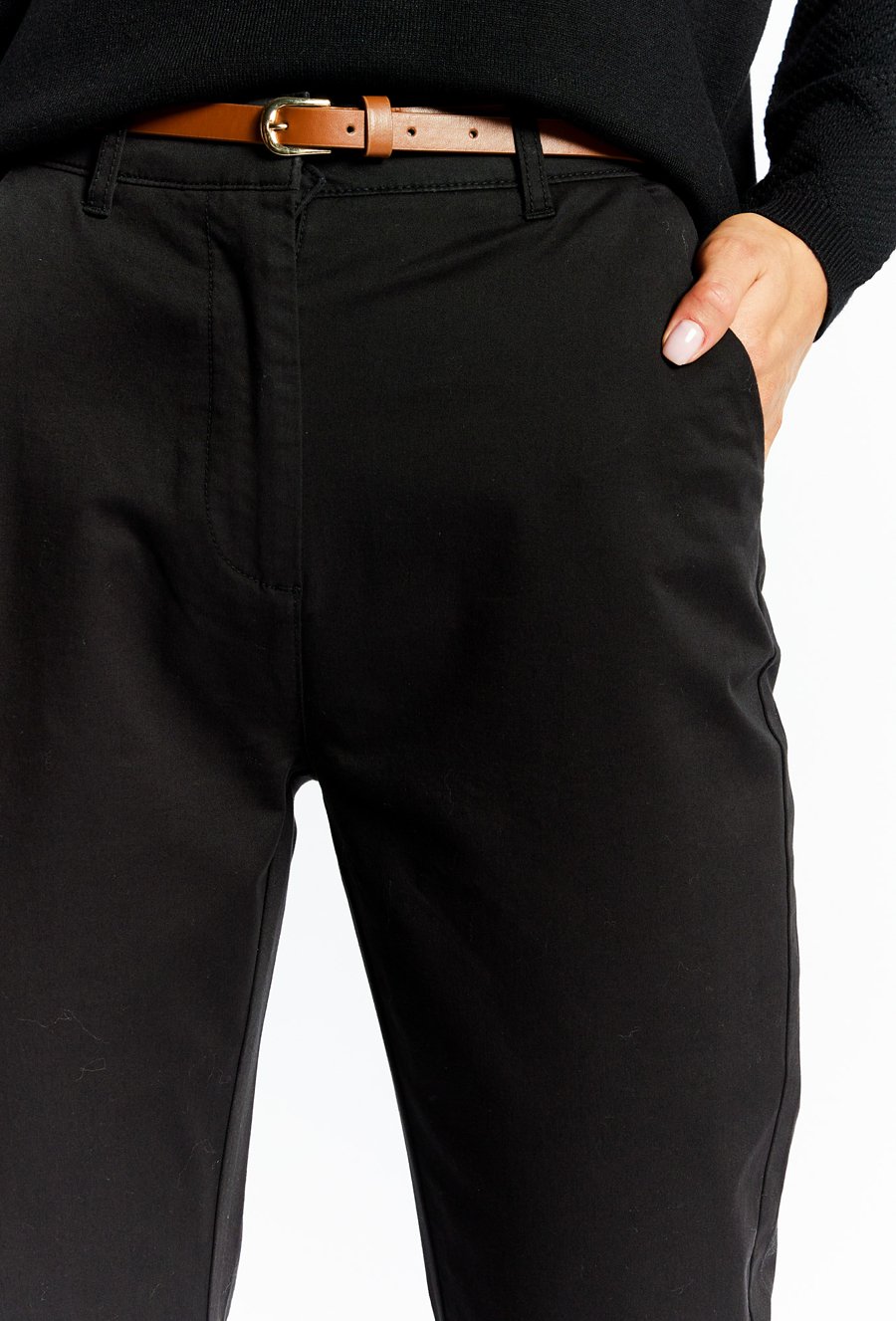 Materiałowe spodnie z paskiem