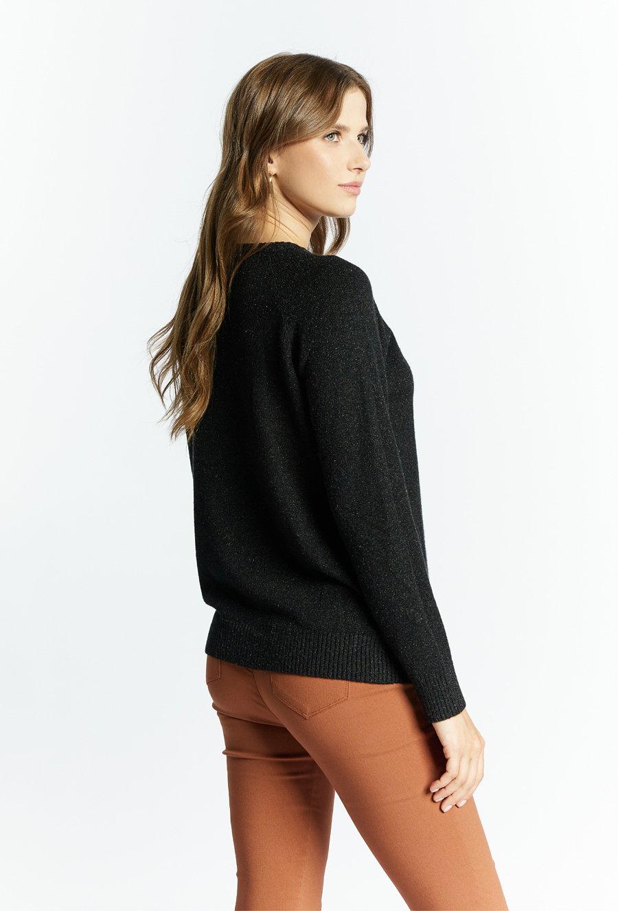 Sweter damski z warkoczowym splotem