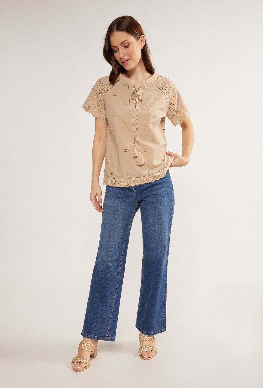 Ażurowa bluzka z wiązaniem przy dekolcie