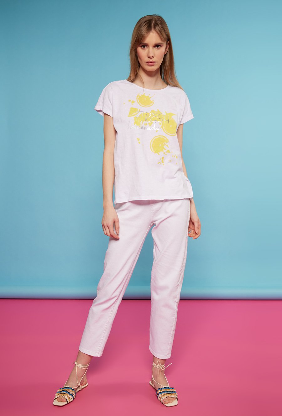 Biały t-shirt z nadrukiem