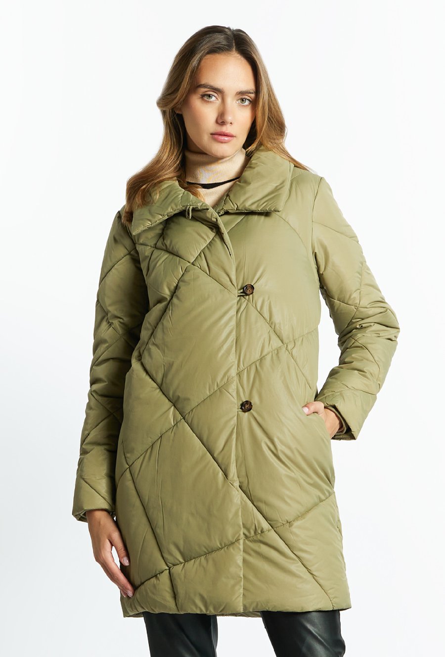 Płaszcz damski z wyższym kołnierzem