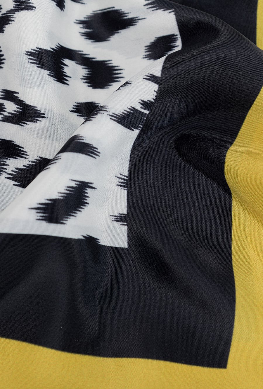 Apaszka damska ze zwierzęcym motywem