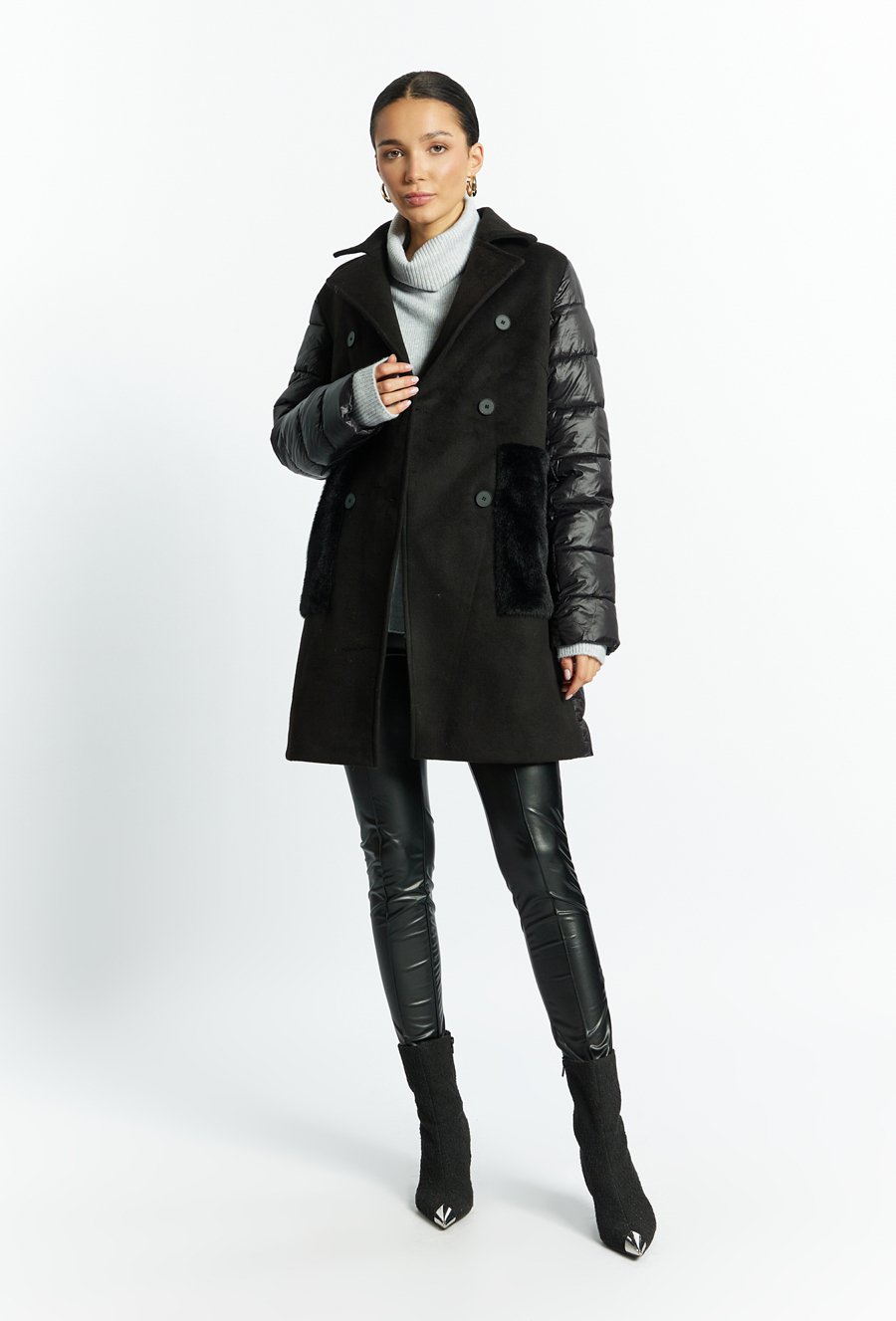 Płaszcz z łączonych materiał&oacute;w