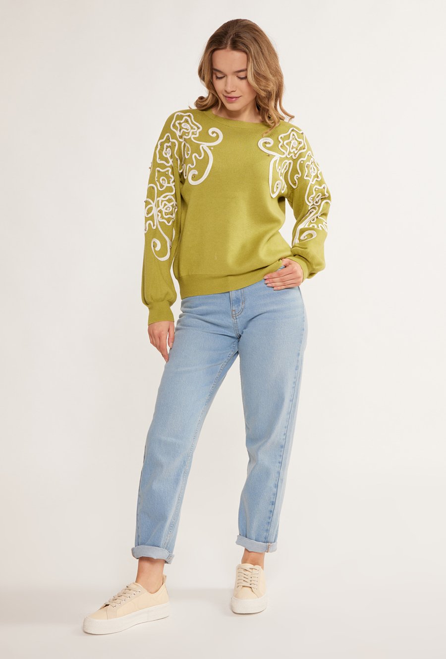 Wiskozowy sweter z wzorem