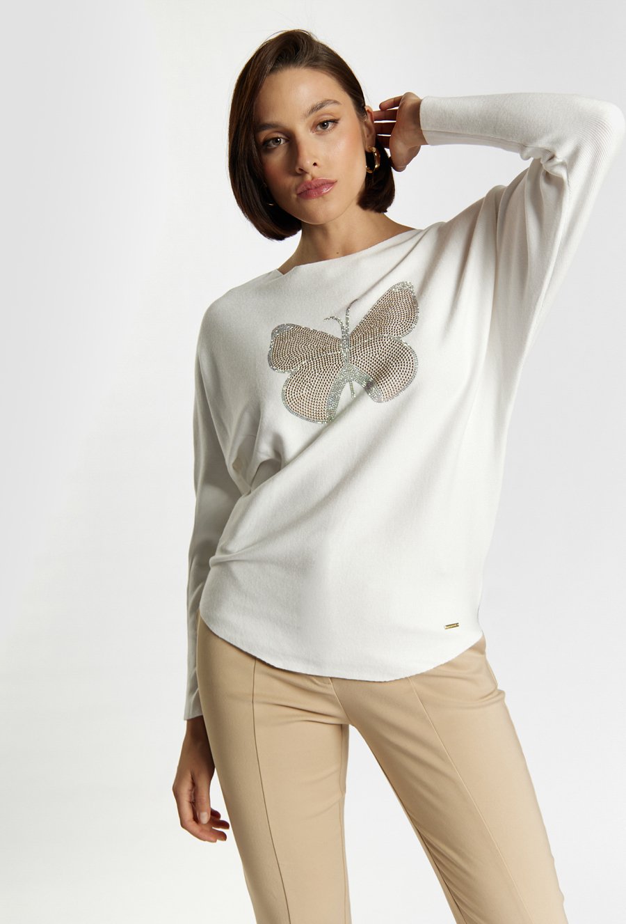 Sweter z dżetowym motylem