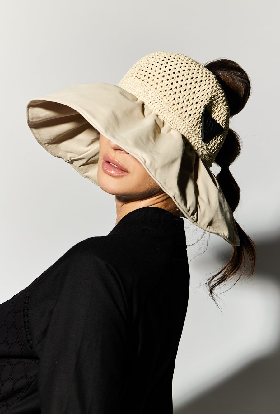 Kapelusz damski pleciony z otworem