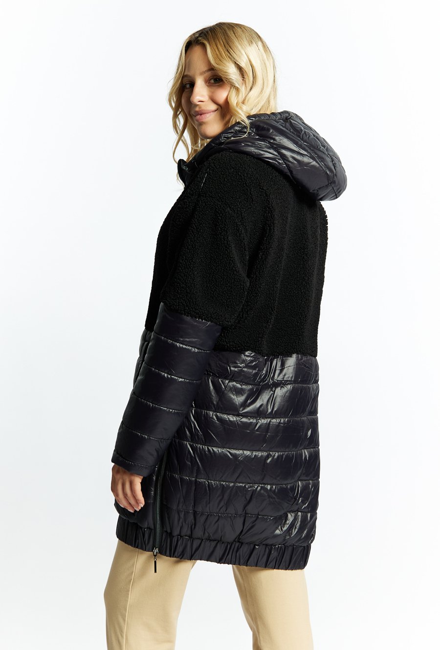 Płaszcz z łączonych materiał&oacute;w