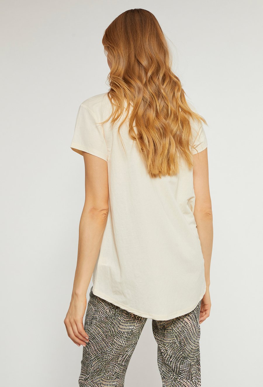 T-shirt damski z cekinową aplikacją