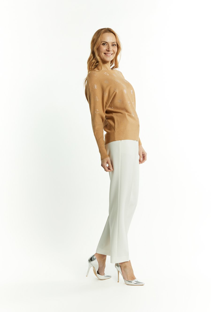 Sweter damski z dżetami w kształcie serduszek