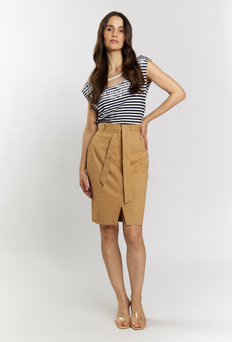 Klasyczna sp&oacute;dnica z wiązaniem