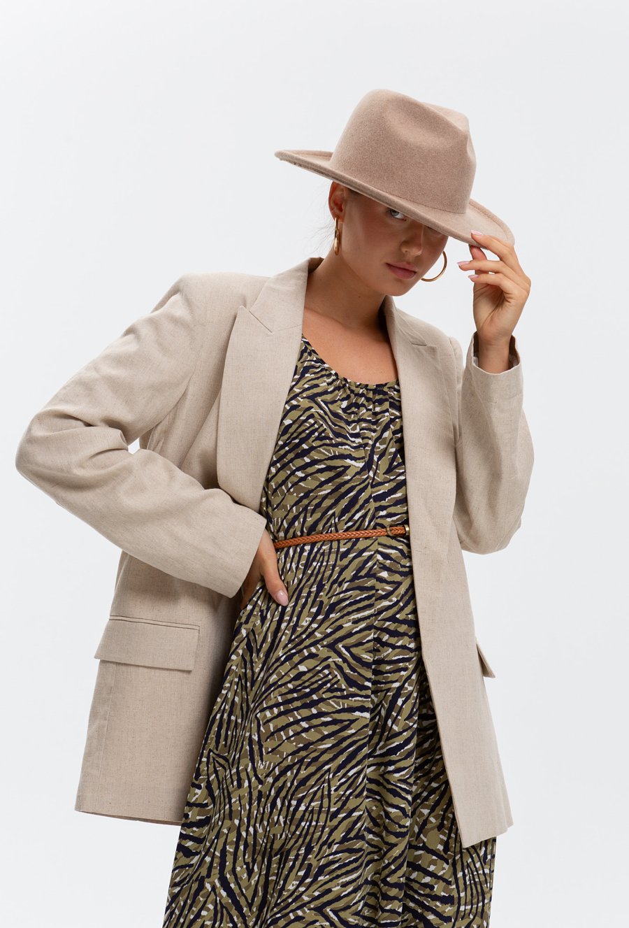 Długa sukienka damska z paskiem