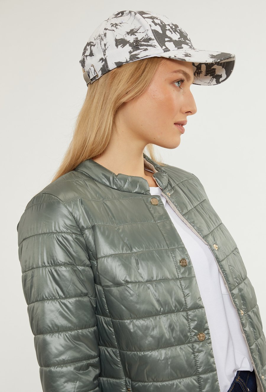 Wzorzysta czapka z daszkiem