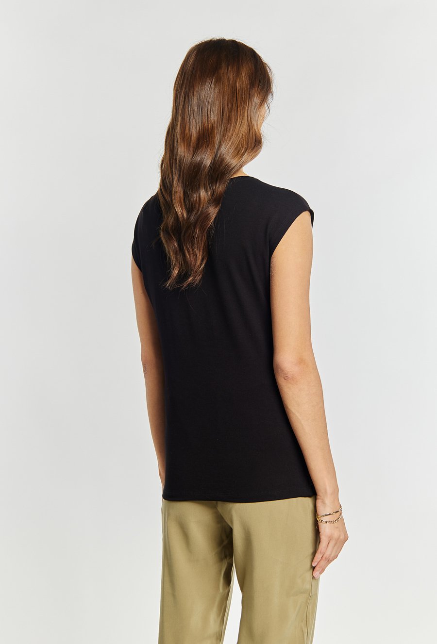 T-shirt damski z dekoltem V