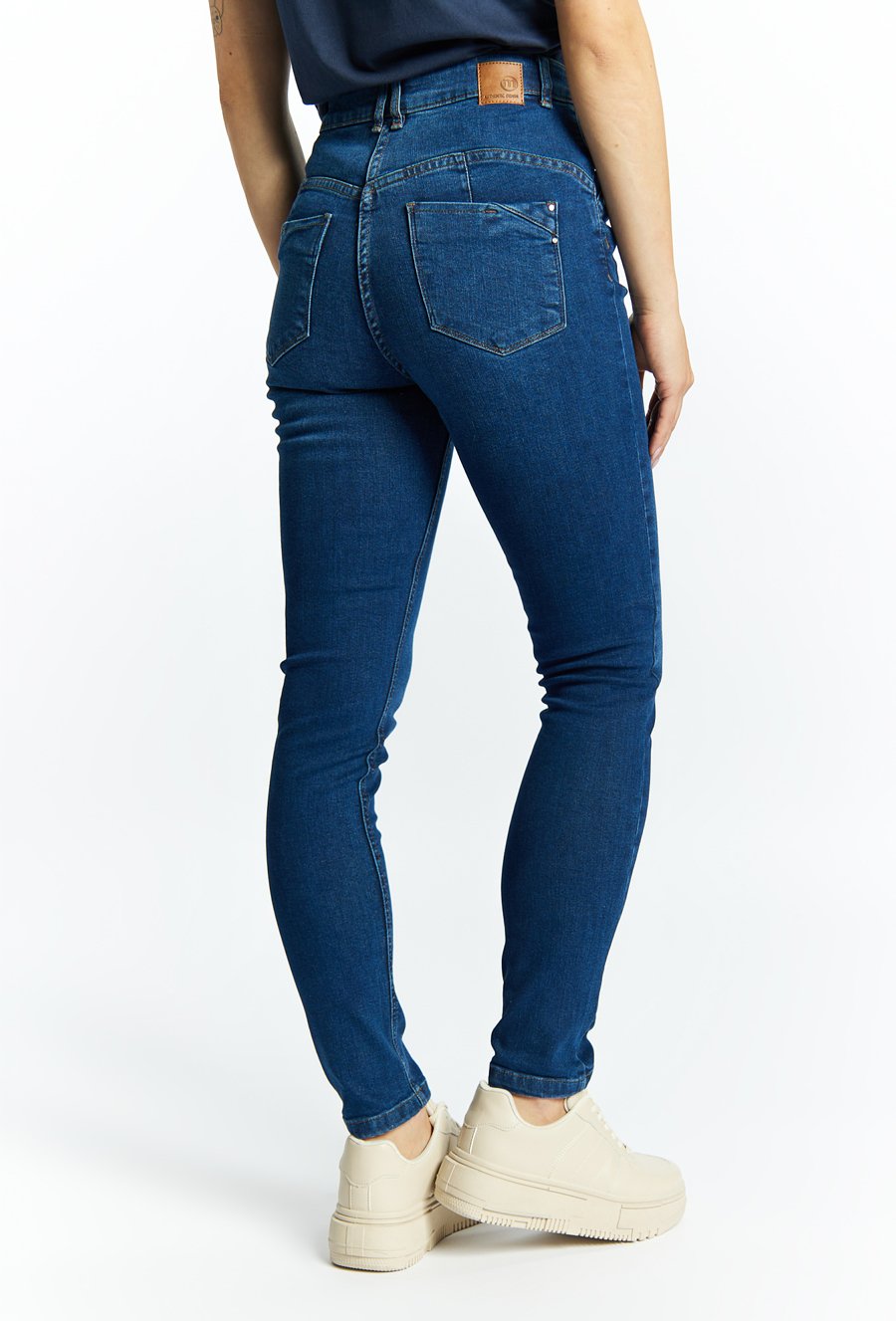 Jeansy z wysokim stanem