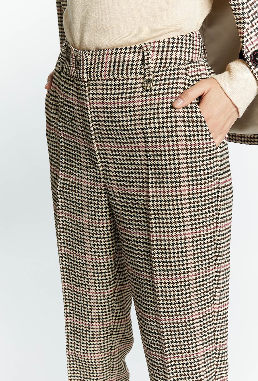 Spodnie damskie z ciekawym wzorem