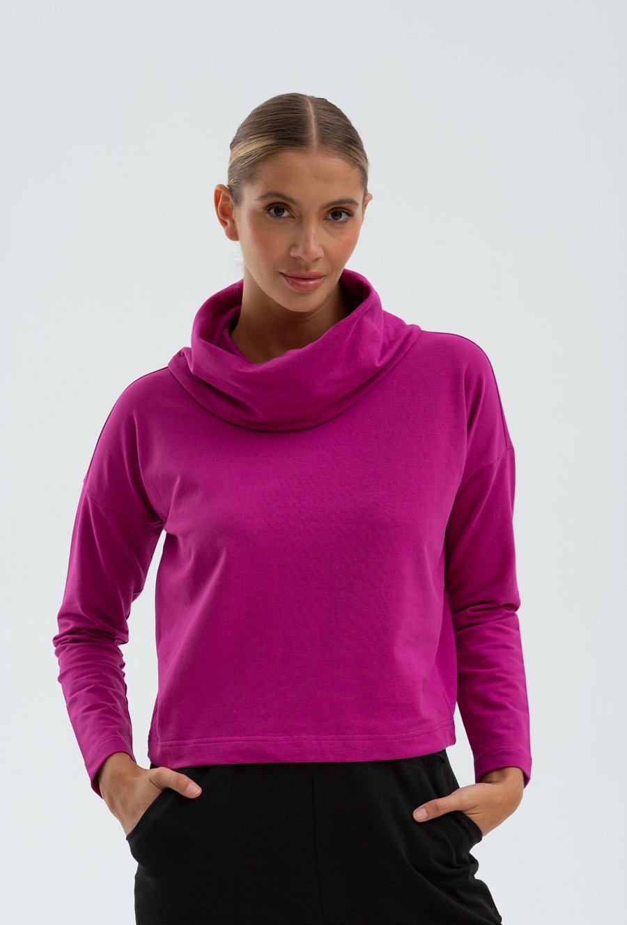 R&oacute;żowa bluza z golfem