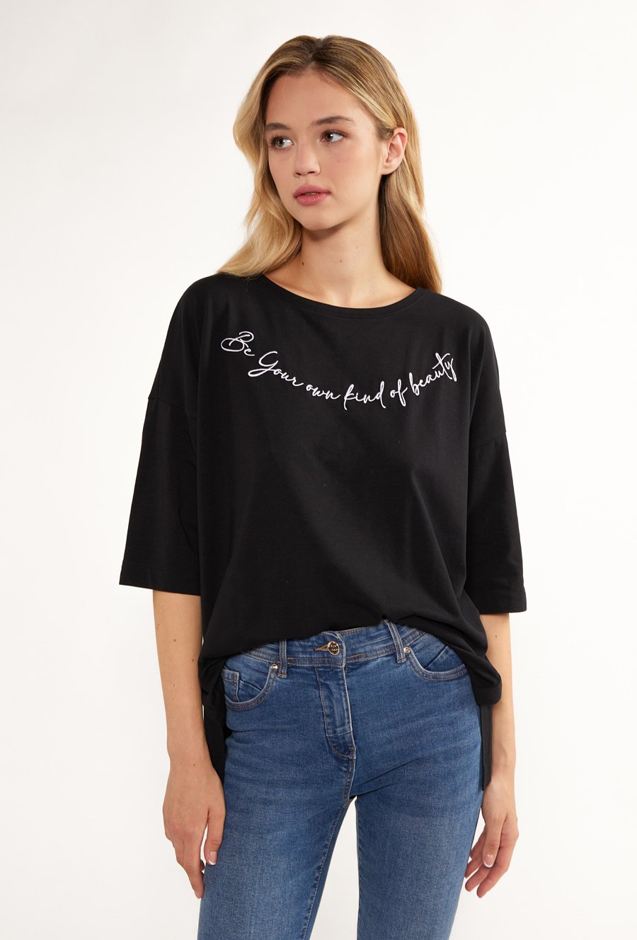 T-shirt z minimalistycznym napisem