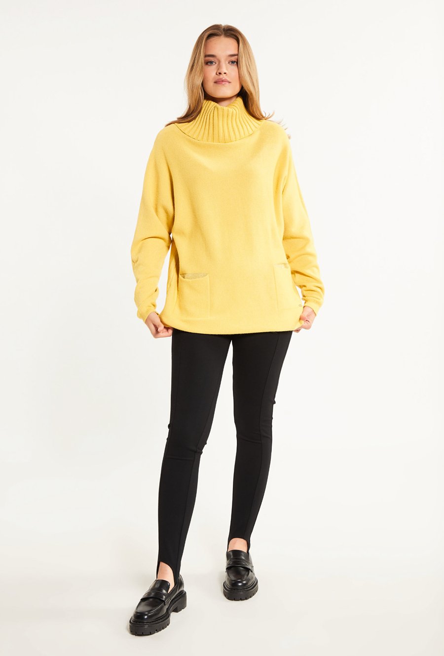 Sweter damski z golfem