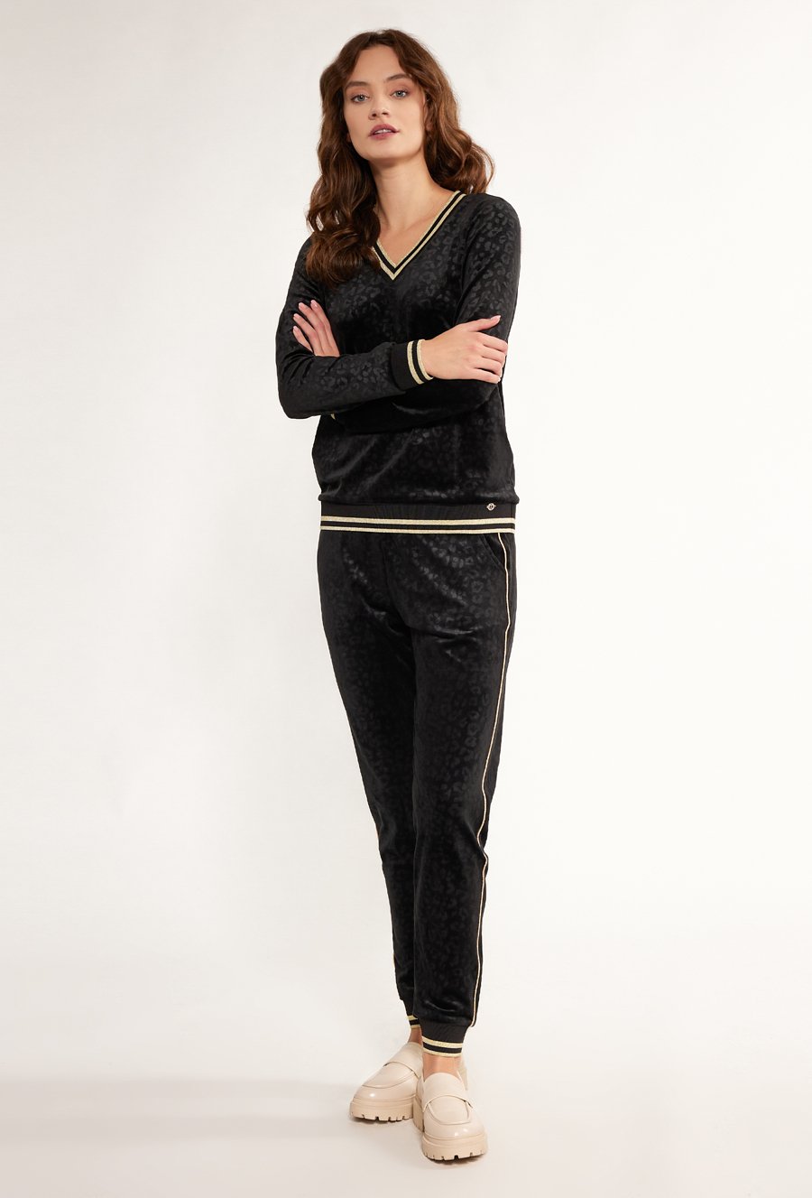 Welurowa bluza z wzorem w cętki