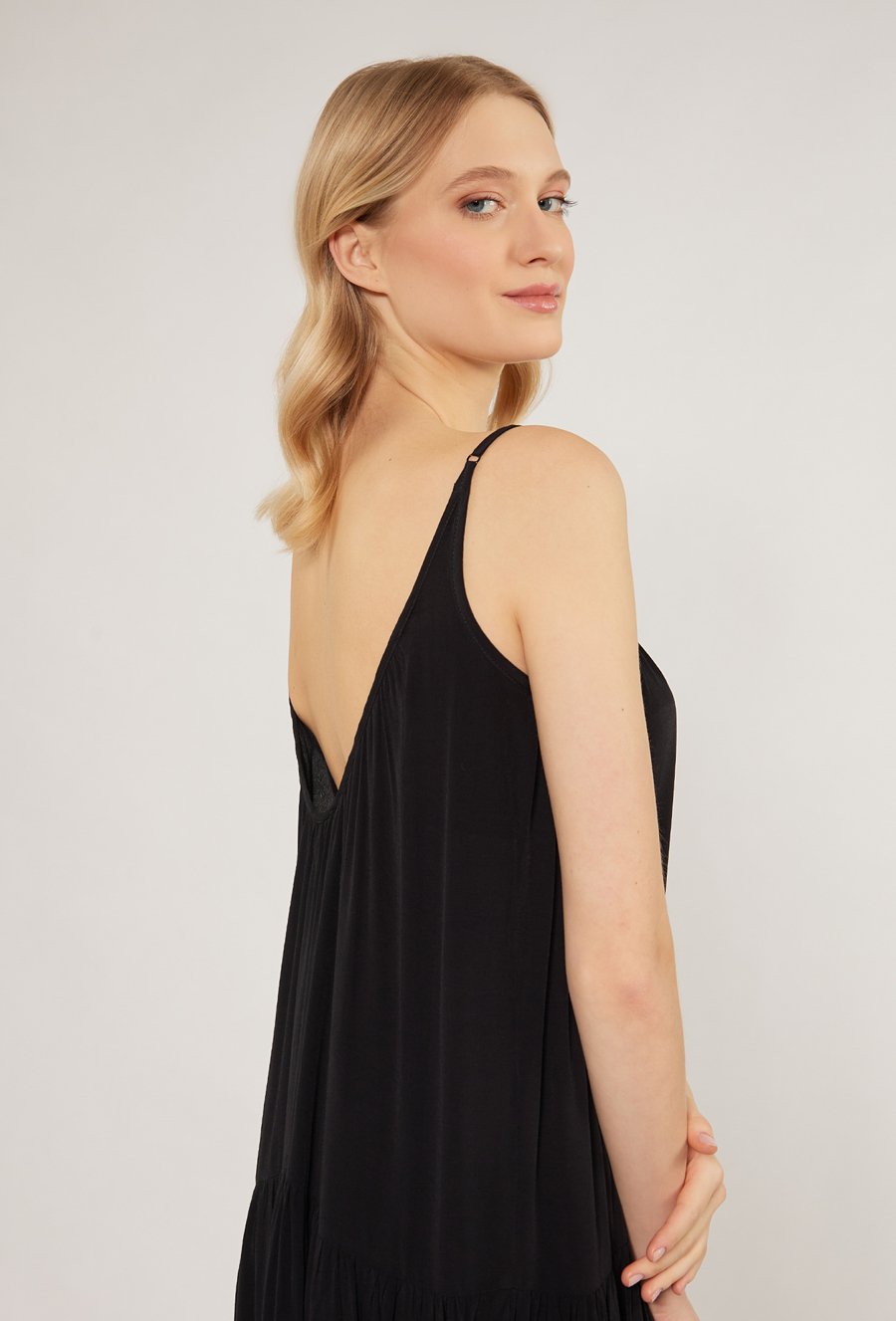 Sukienka maxi o swobodnym kroju