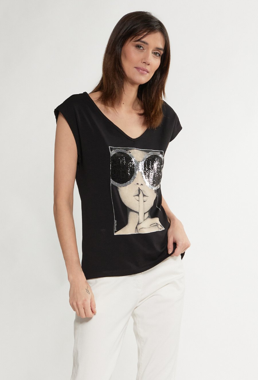 T-shirt z cekinowym panelem