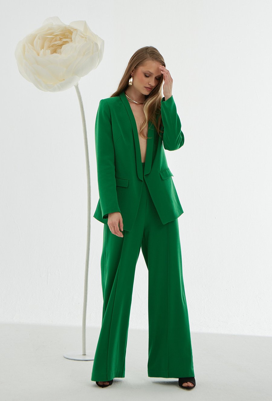 Klasyczna zielona marynarka zapinana na guzik