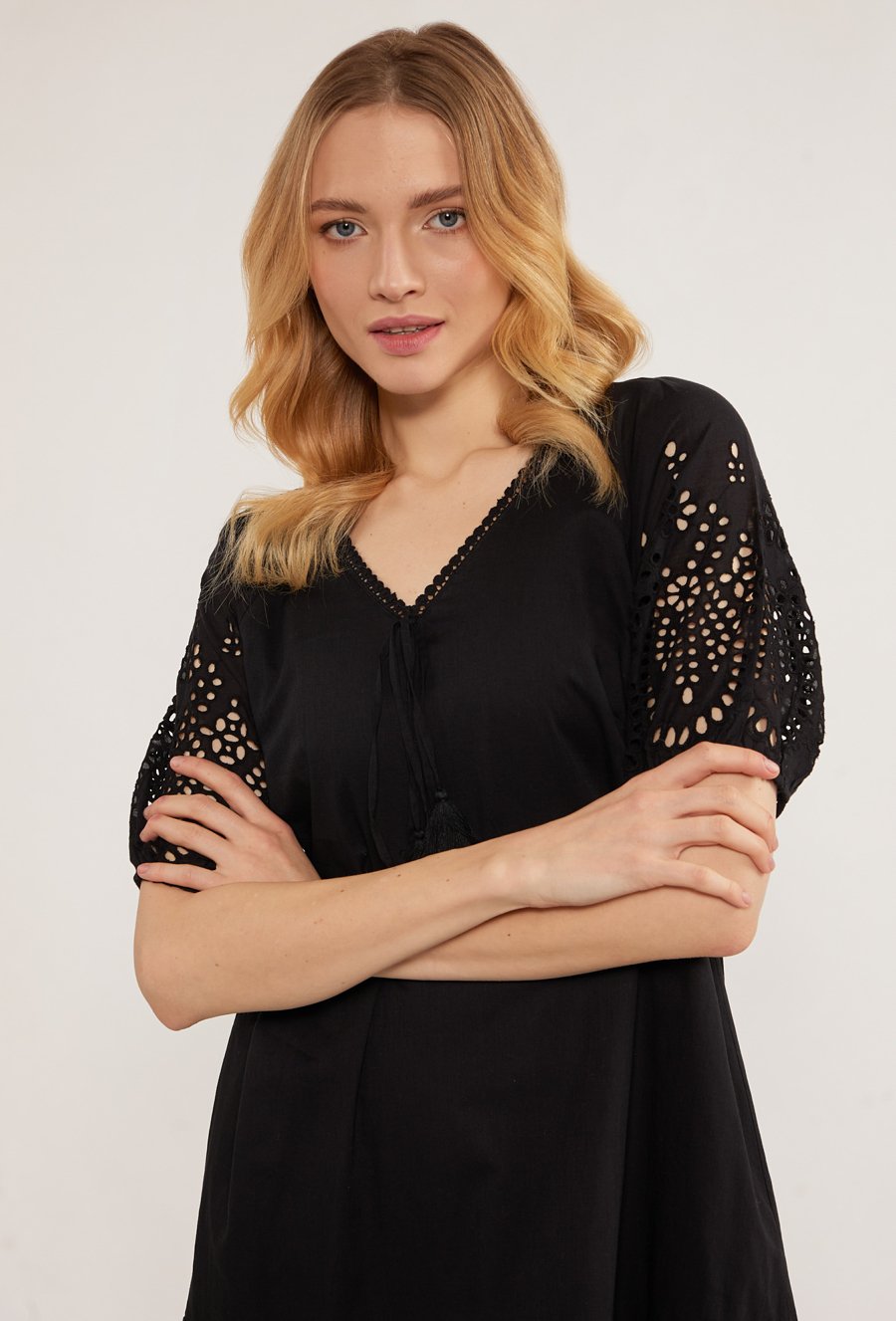 Ażurowa sukienka z bawełny