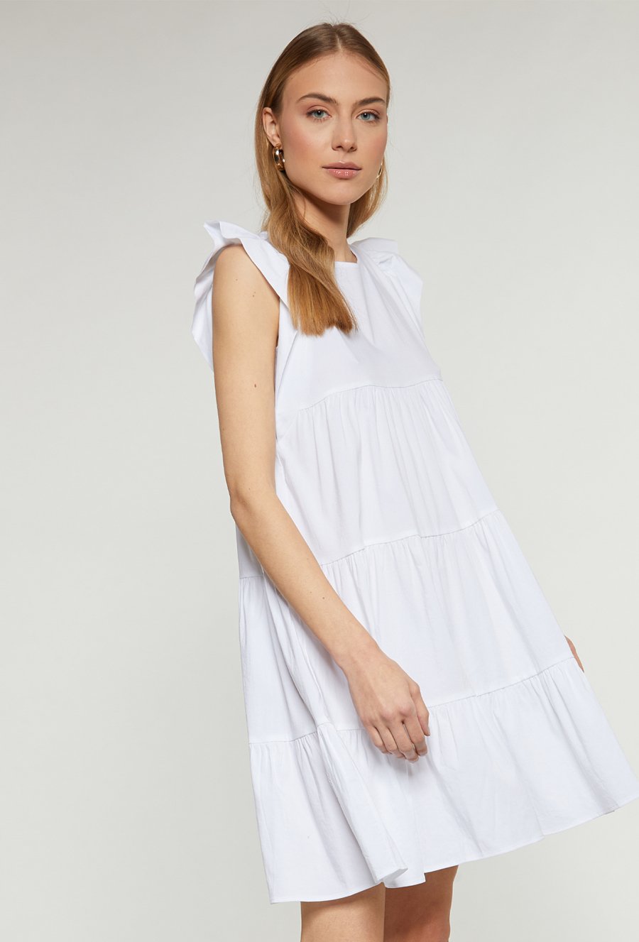 Gładka sukienka z falbanami