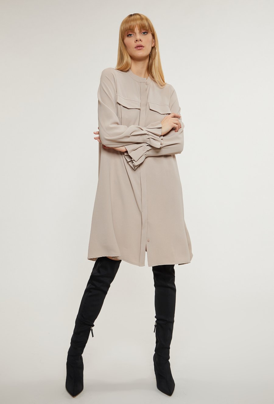 Sukienka o koszulowym fasonie