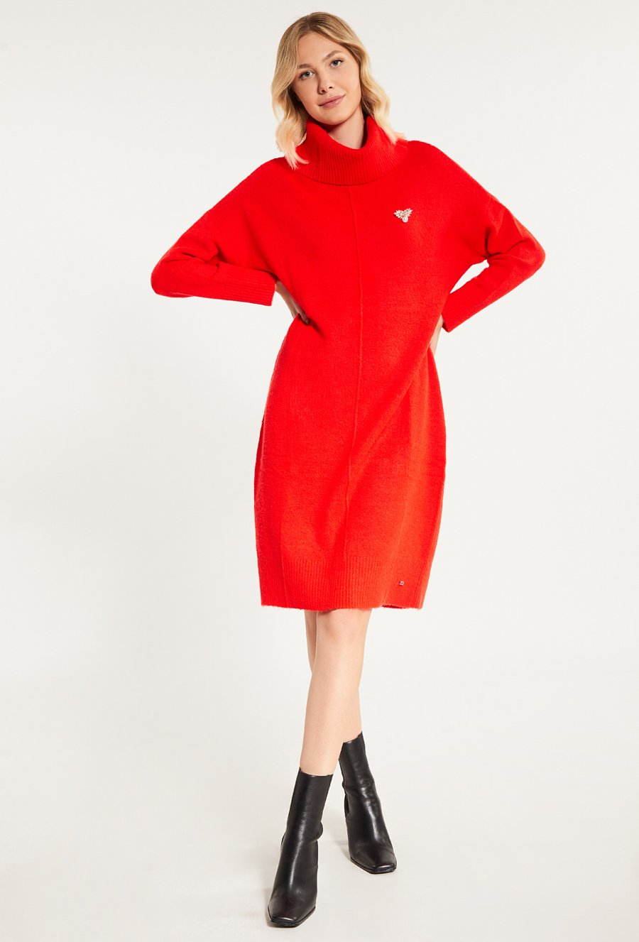 Sweterkowa sukienka midi