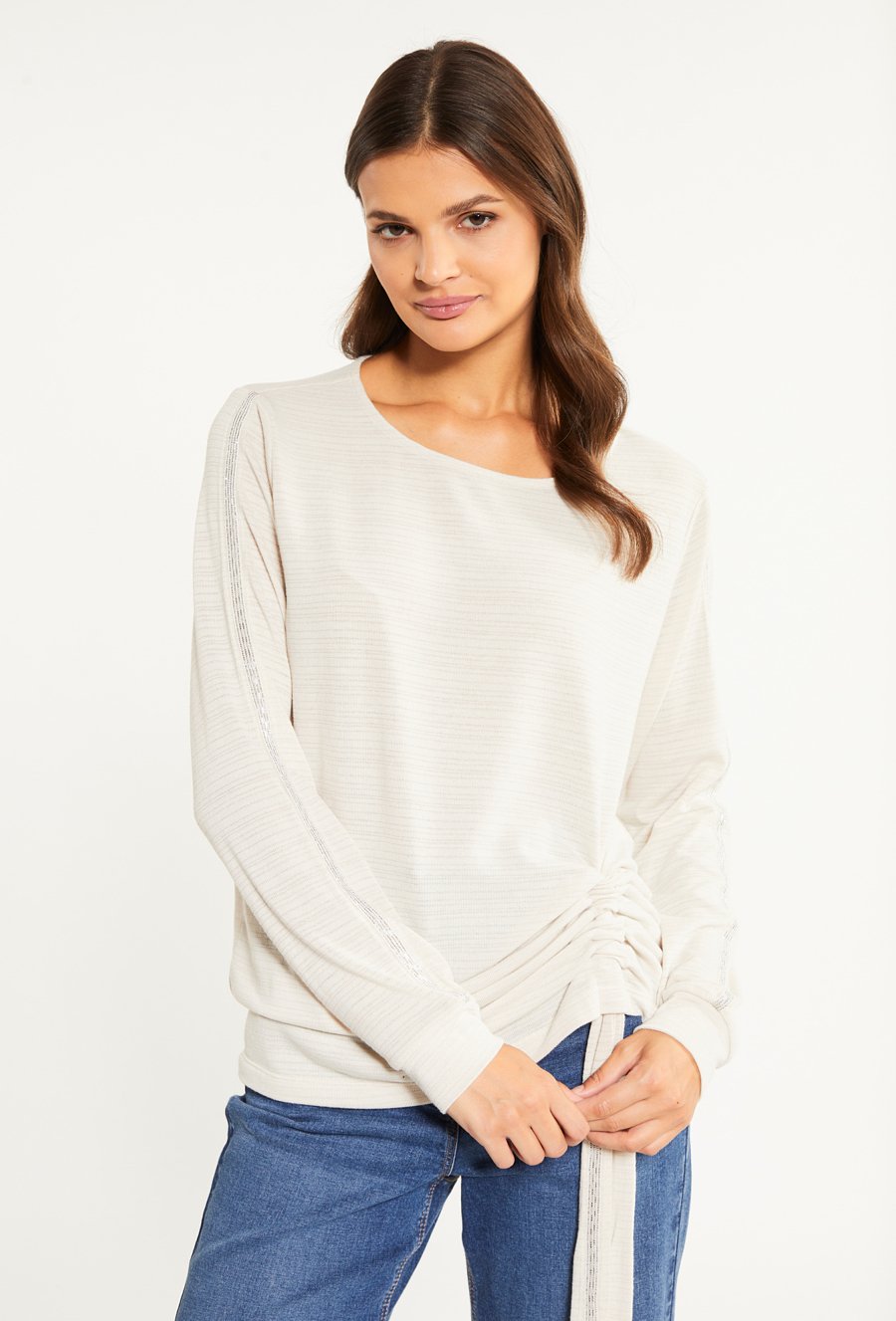 Bluzka ze ściągaczem na przodzie