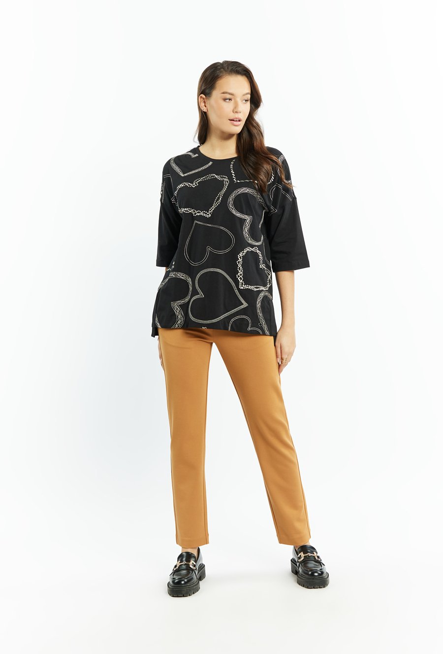 T-shirt damski z serduszkami