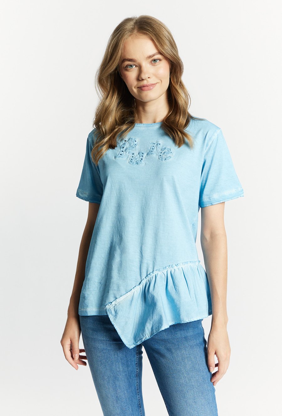 Dzianinowy T-shirt damski z falbanką