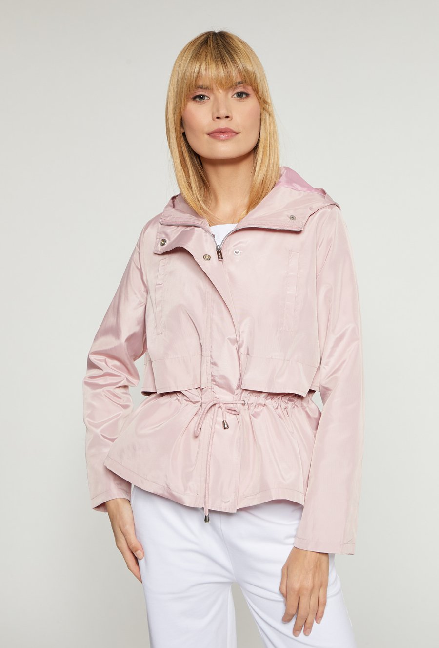 Kurtka wiązana w talii