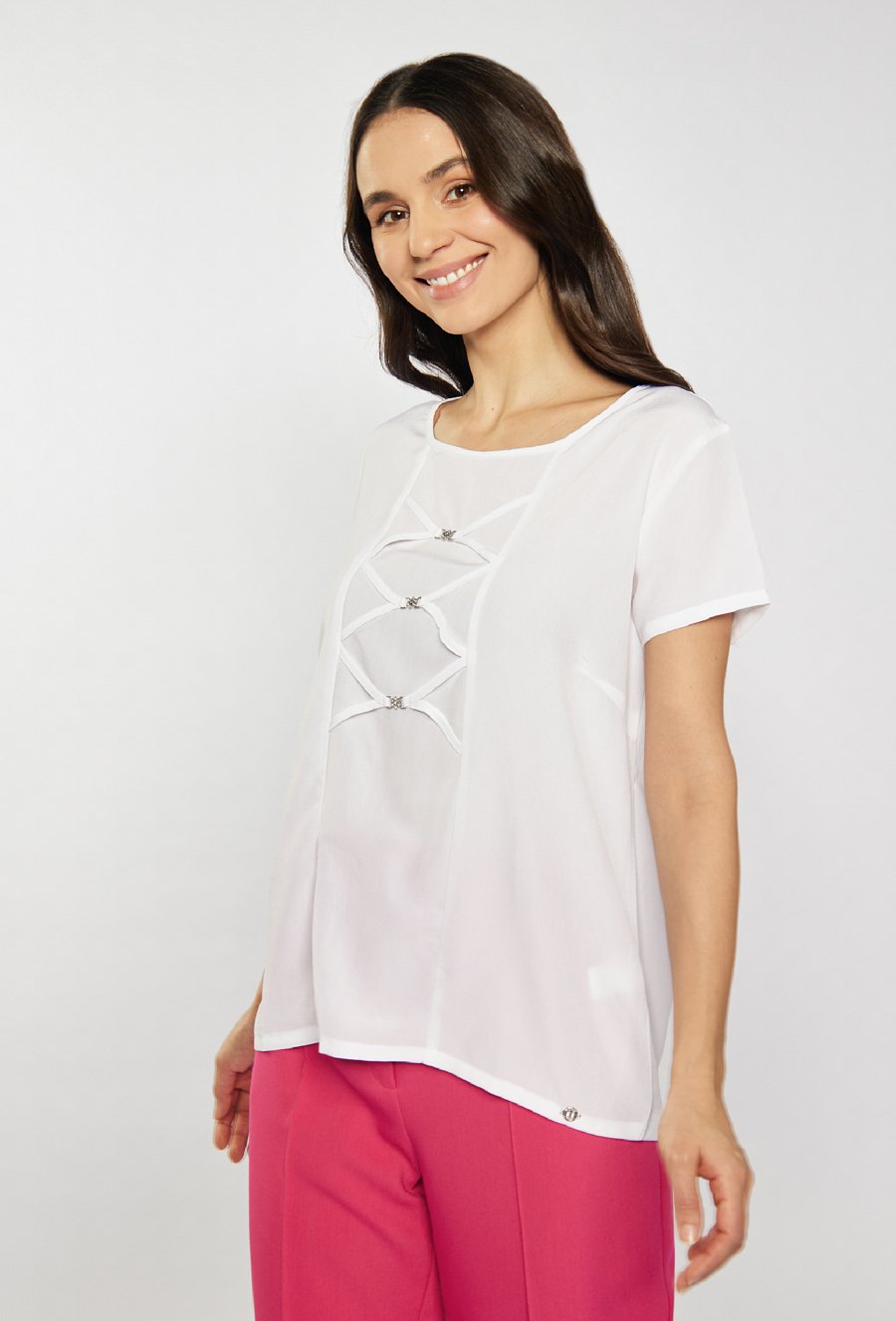 Bluzka z biżuteryjną aplikacją