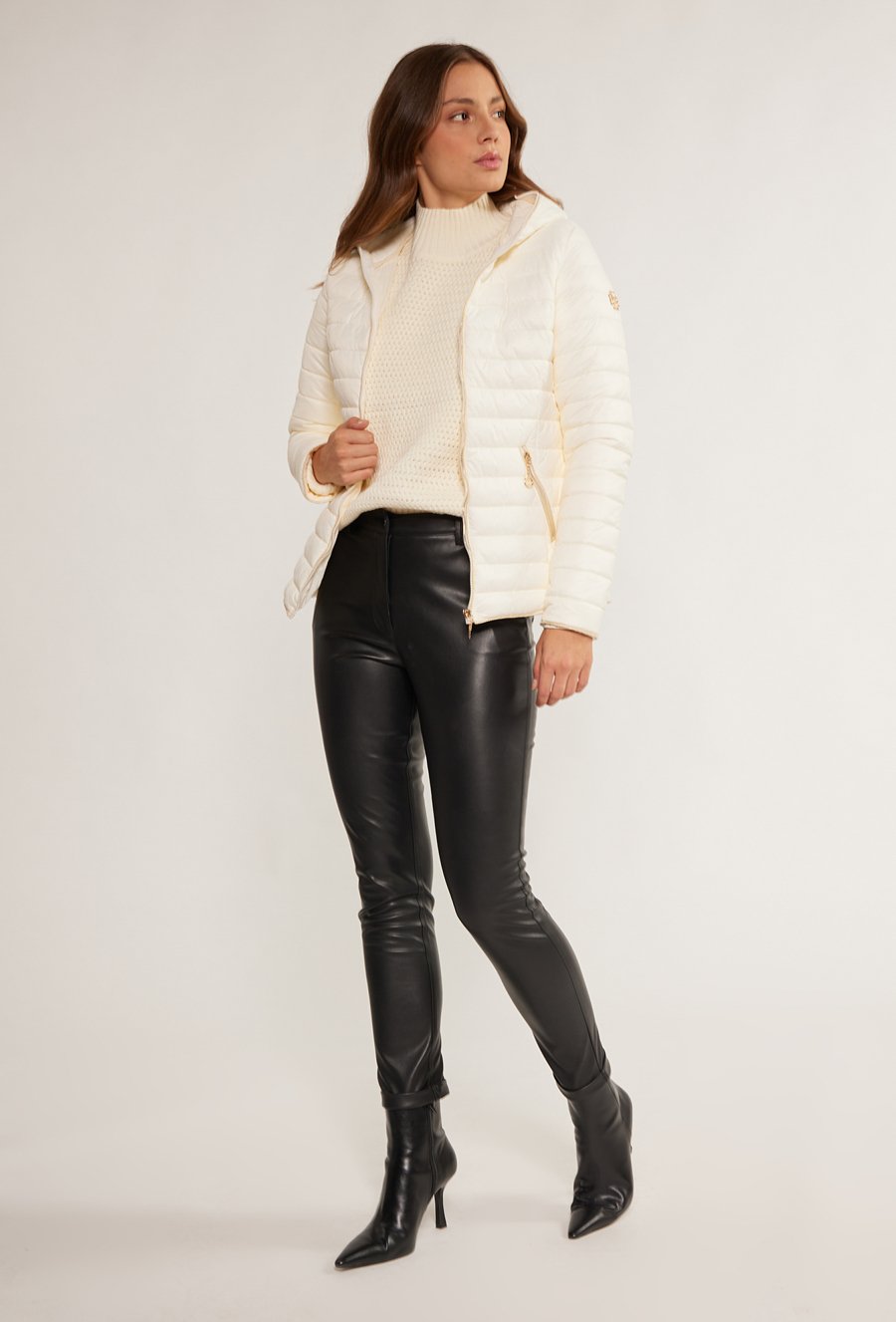 Przejściowa kurtka z kapturem