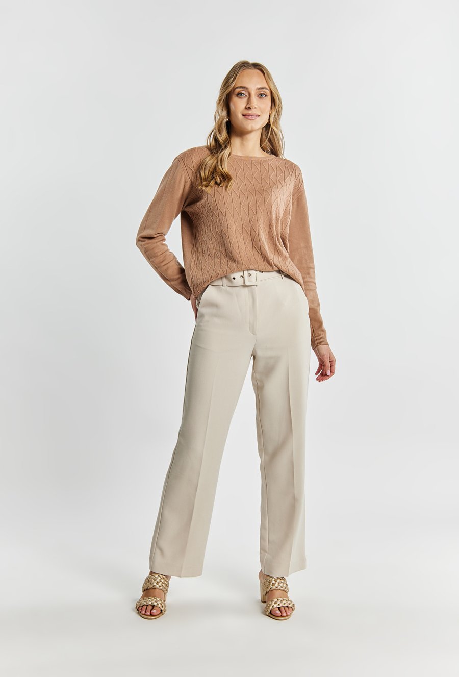 Sweter damski z delikatnym zdobieniem